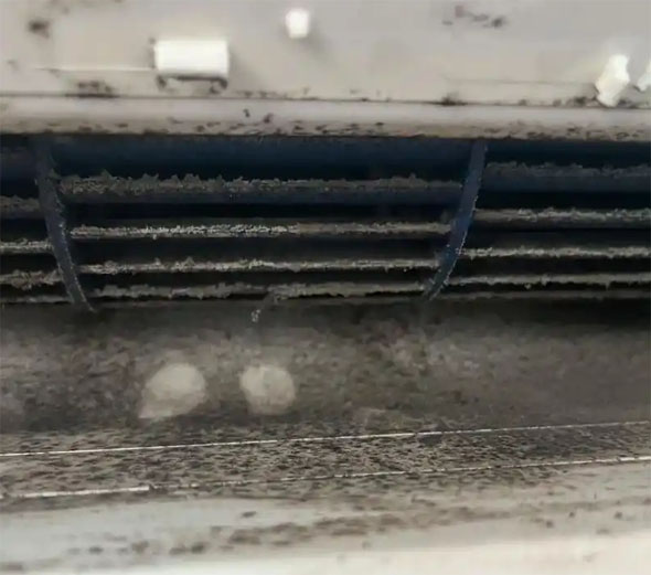 吉县空调吹的风有股烧焦味是怎么回事